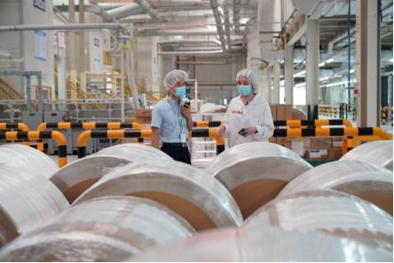 拼多多聯(lián)手好奇工廠開啟溯源直播 助力中國寶寶實現(xiàn) 高品質(zhì)紙尿褲自由