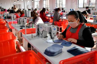 社區(qū)工廠有序復(fù)工 助力百姓脫貧增收