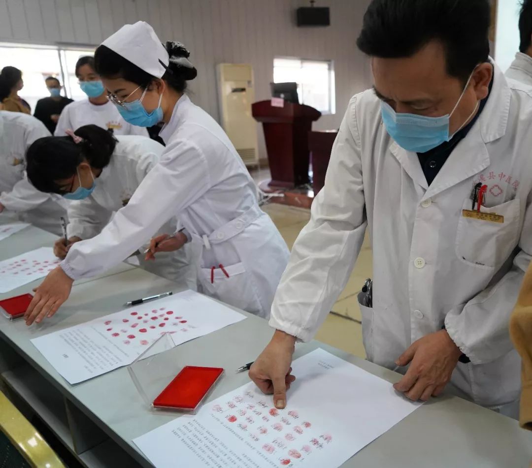 【抗疫一線】安溪縣中醫(yī)院:寫(xiě)下請(qǐng)戰(zhàn)書(shū) 又遞入黨申請(qǐng)書(shū) 向疫情宣戰(zhàn)